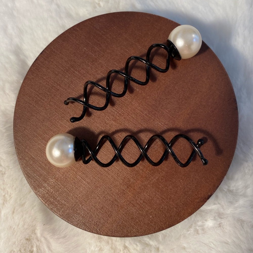 Two Pearl Spiral Hair Clips